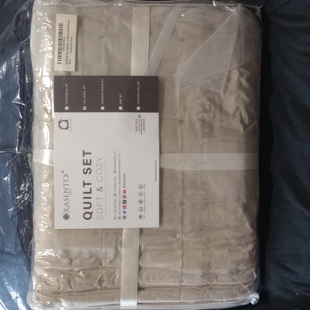 Luxurious Beige Quilt Set